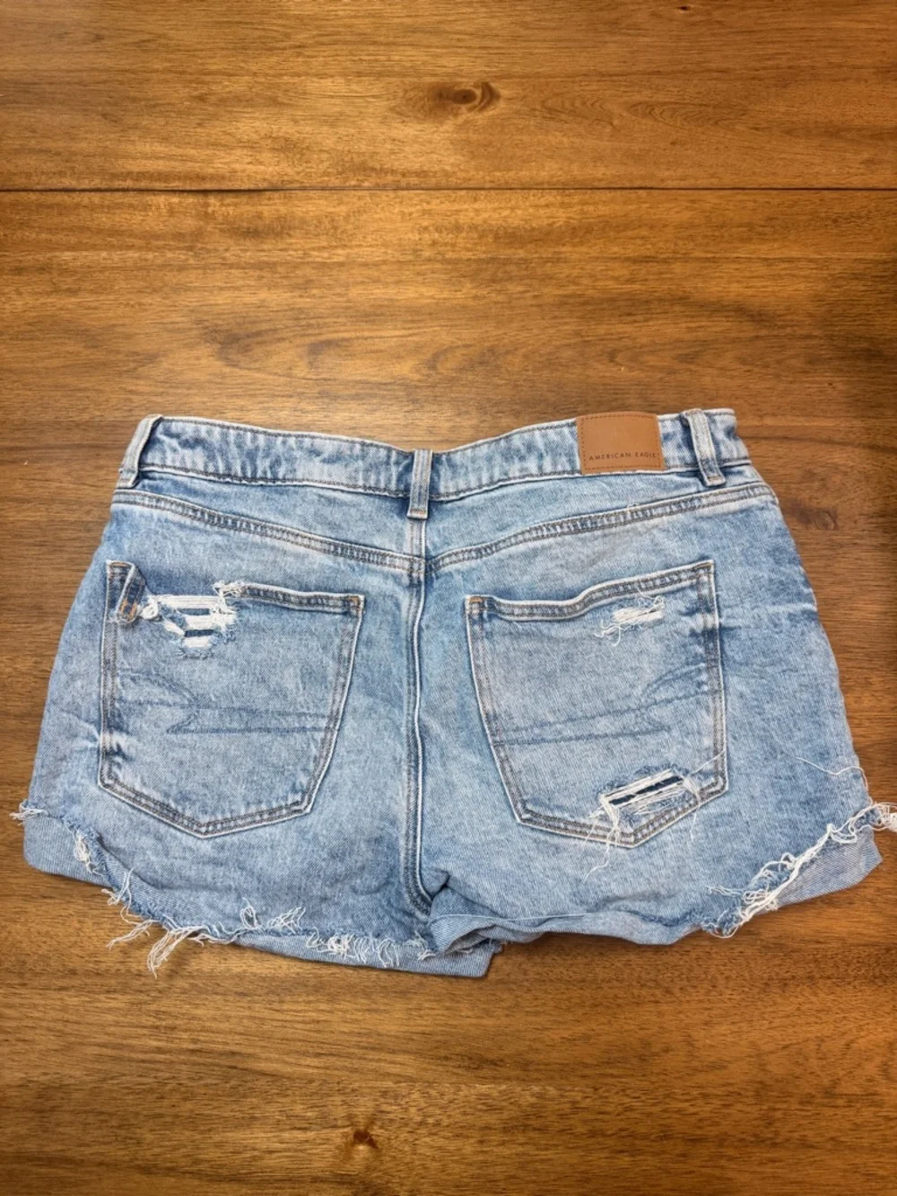 American Eagle Women's Light Blue Distressed Stretch Mom Shorts